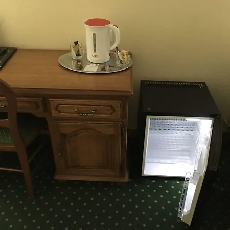 Szálloda Logis & Le Florence Saint-Quentin