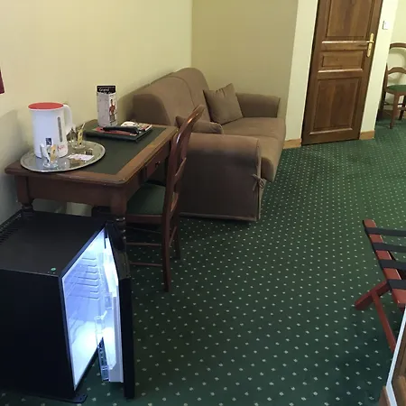 Szálloda Logis & Le Florence Saint-Quentin