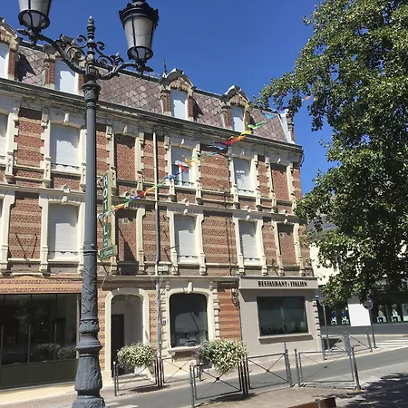 Szálloda Logis & Le Florence Saint-Quentin