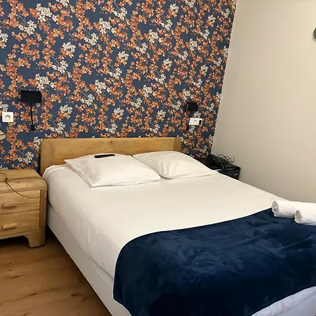 Отель Logis & Le Florence 2*